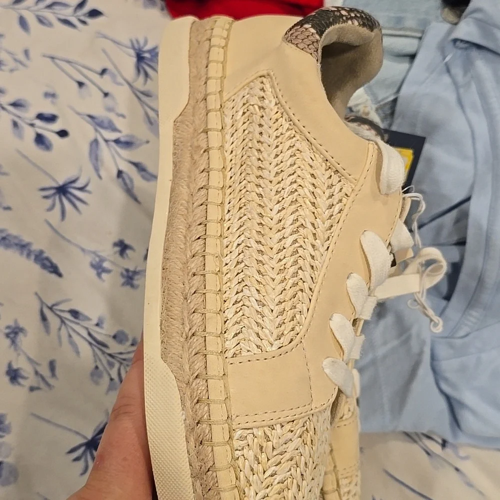 ❤️10/$40 New Women's Cream and Tan Sneakers